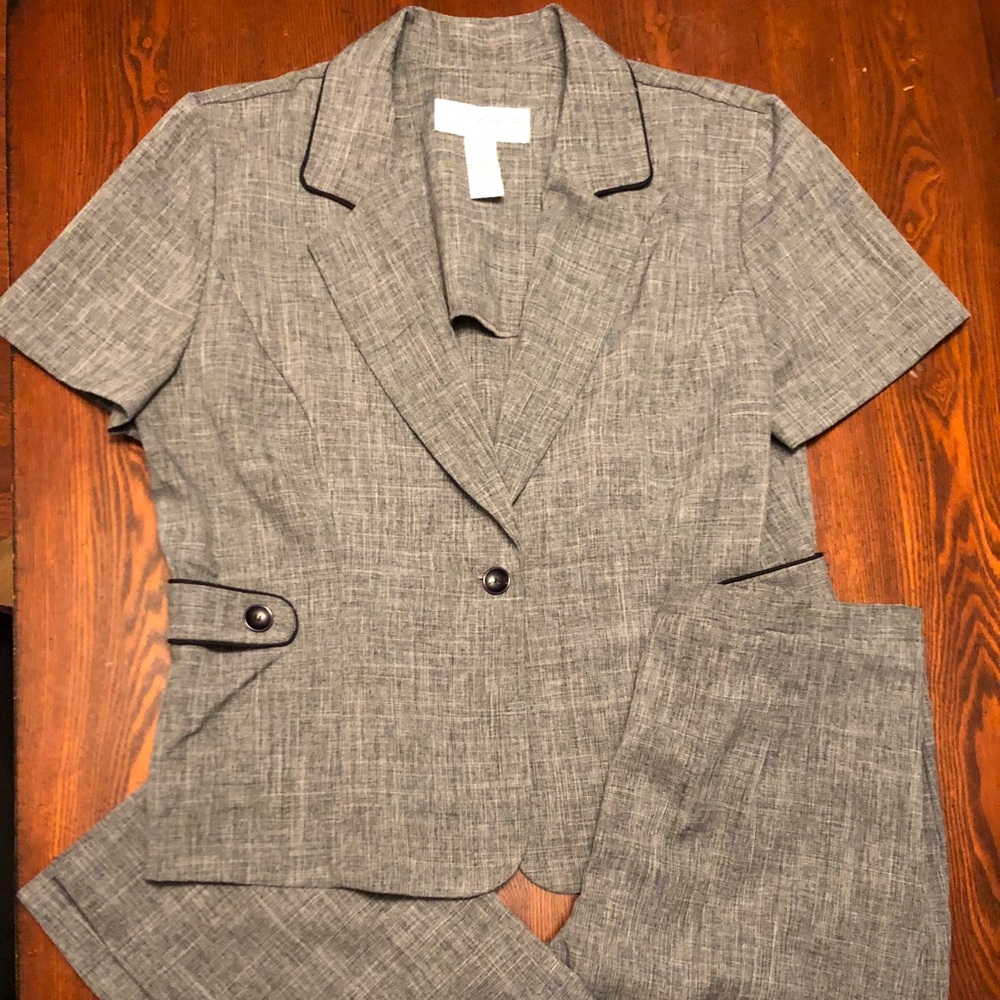 Sag Harbor short sleeve gray pant suit size 14